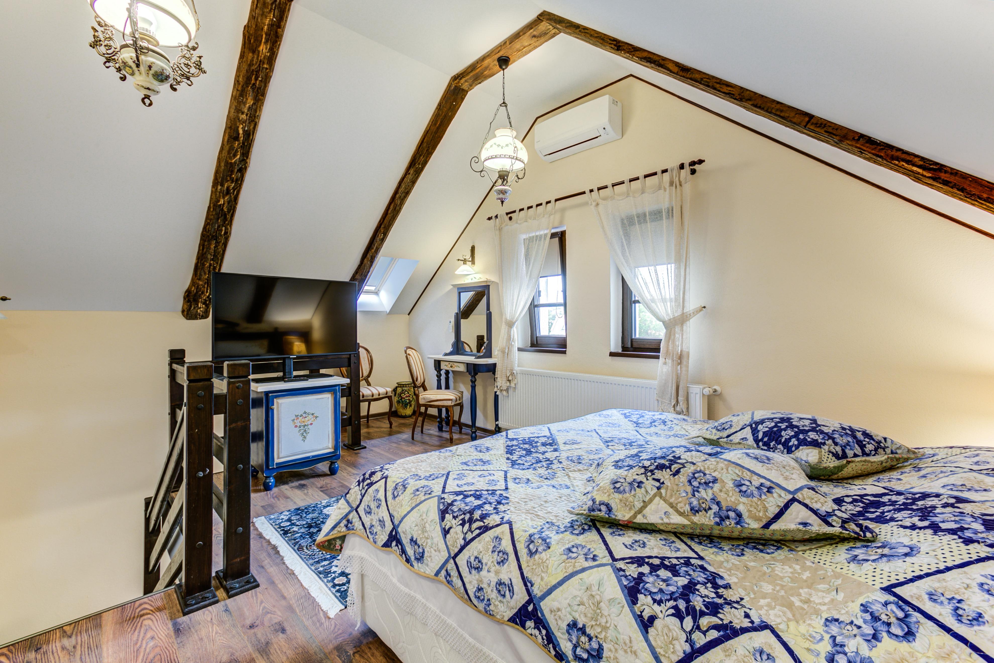 Conacul Ambient Hotel Кристиан Екстериор снимка