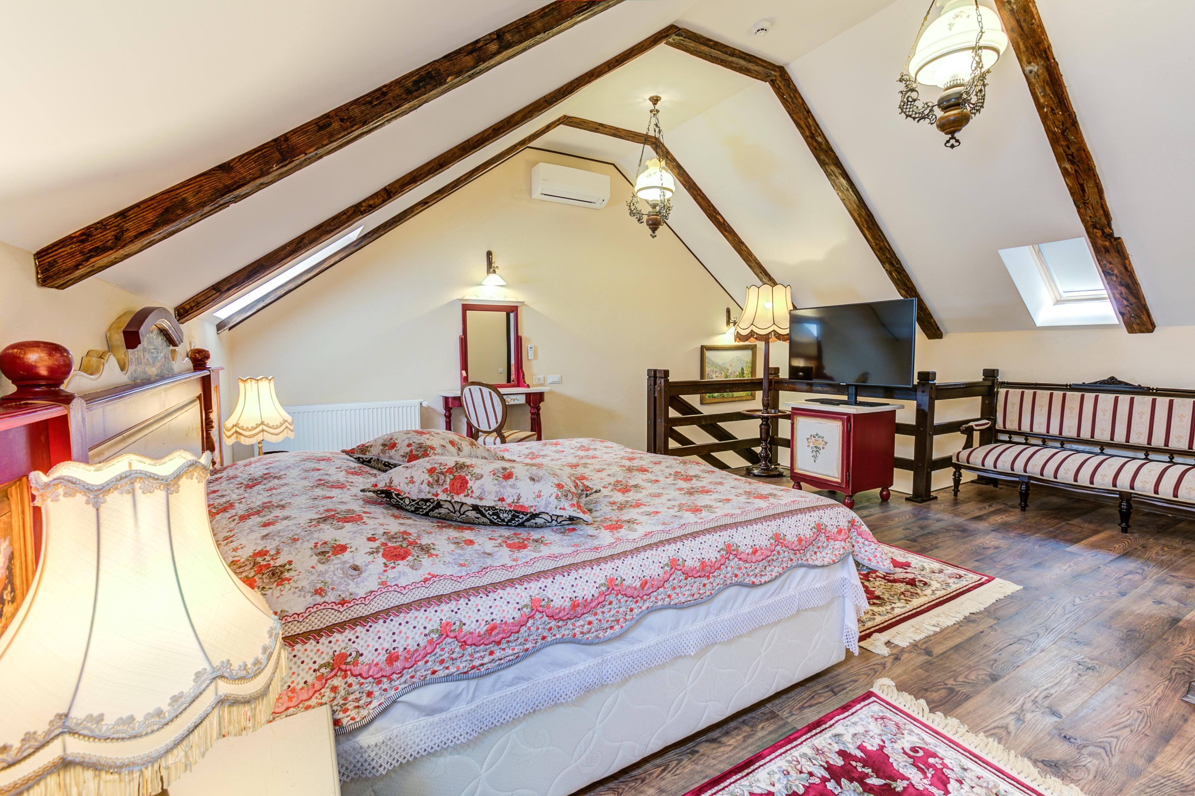 Conacul Ambient Hotel Кристиан Екстериор снимка