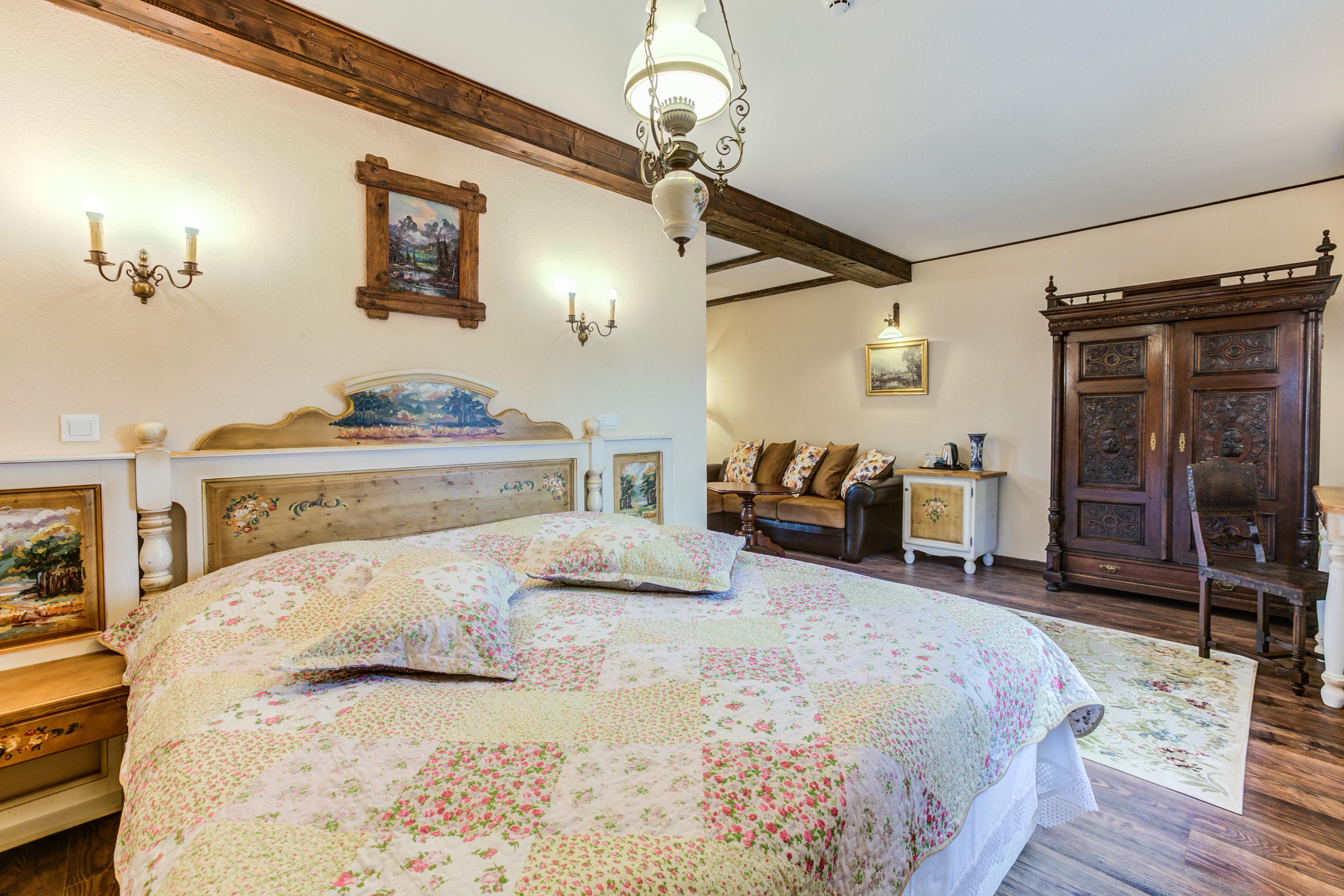 Conacul Ambient Hotel Кристиан Екстериор снимка