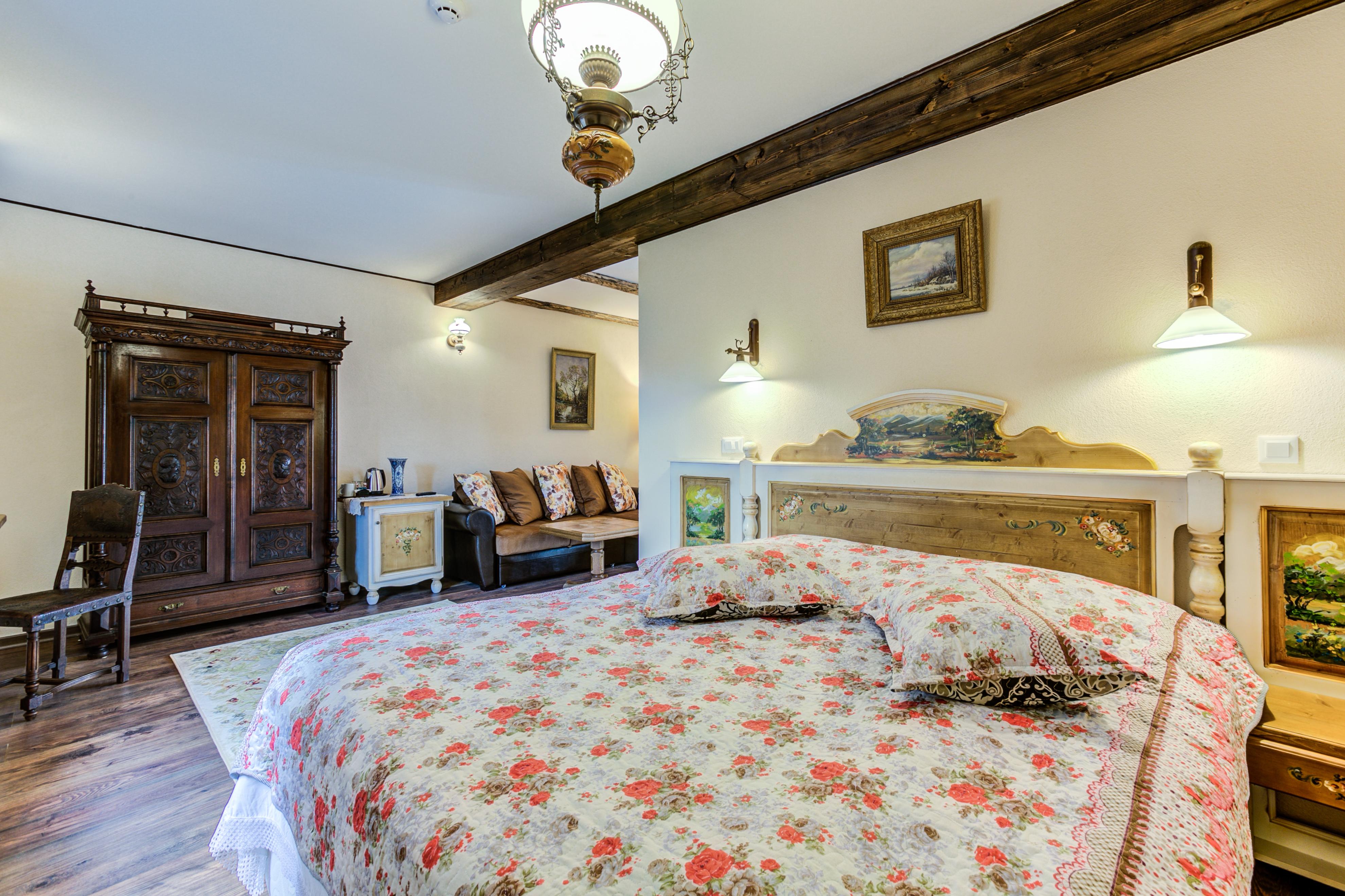 Conacul Ambient Hotel Кристиан Екстериор снимка