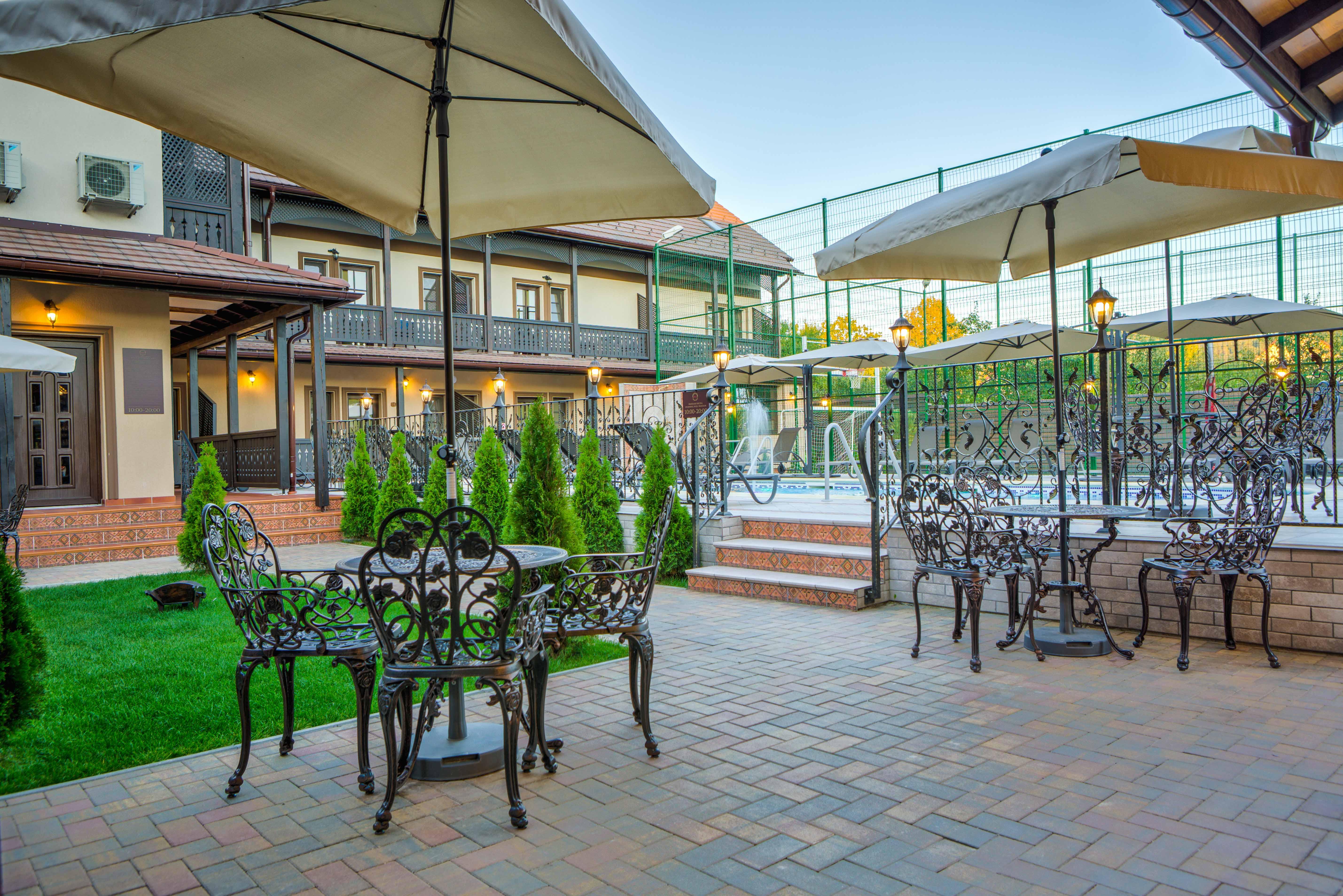 Conacul Ambient Hotel Кристиан Екстериор снимка