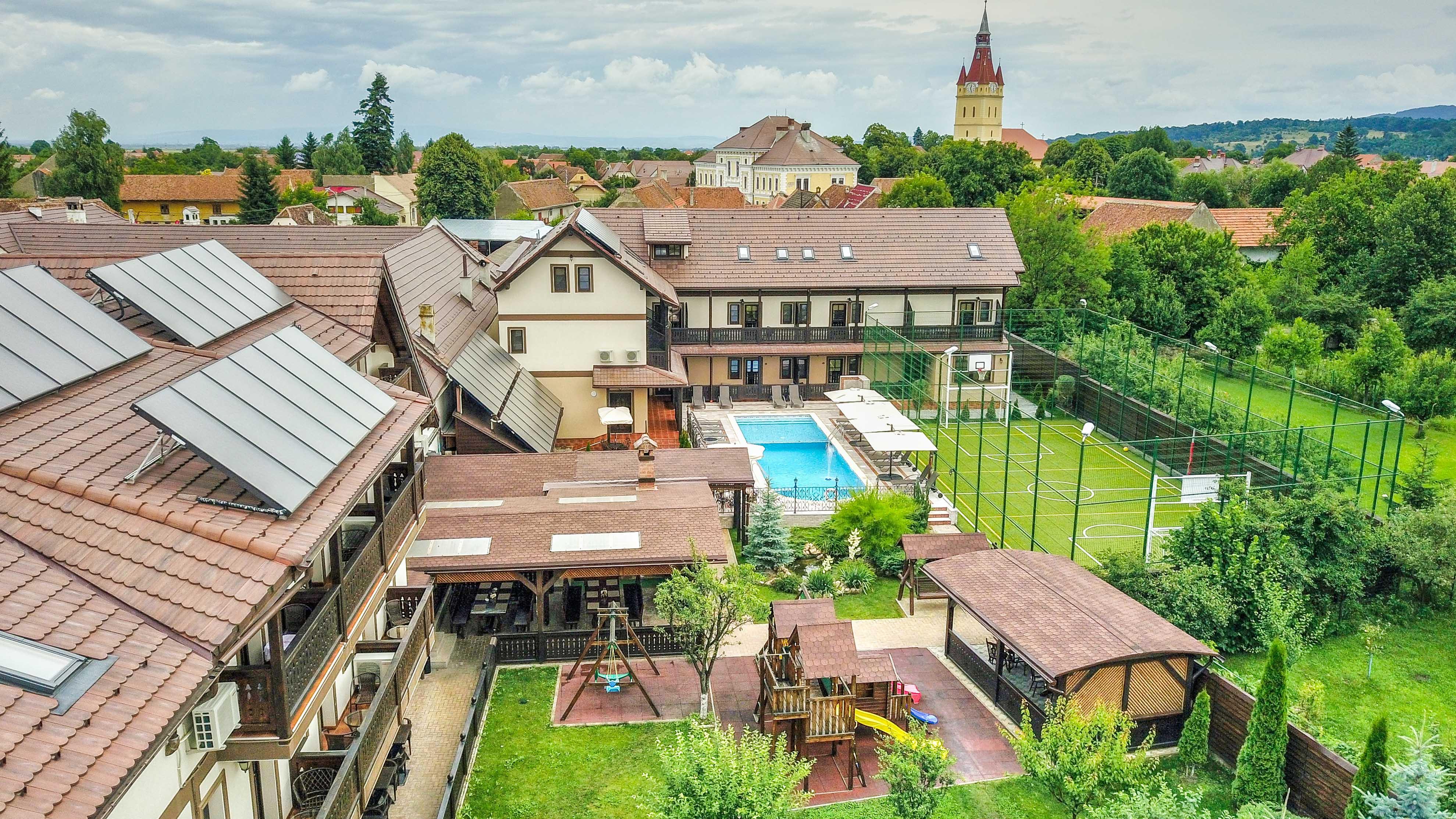 Conacul Ambient Hotel Кристиан Екстериор снимка