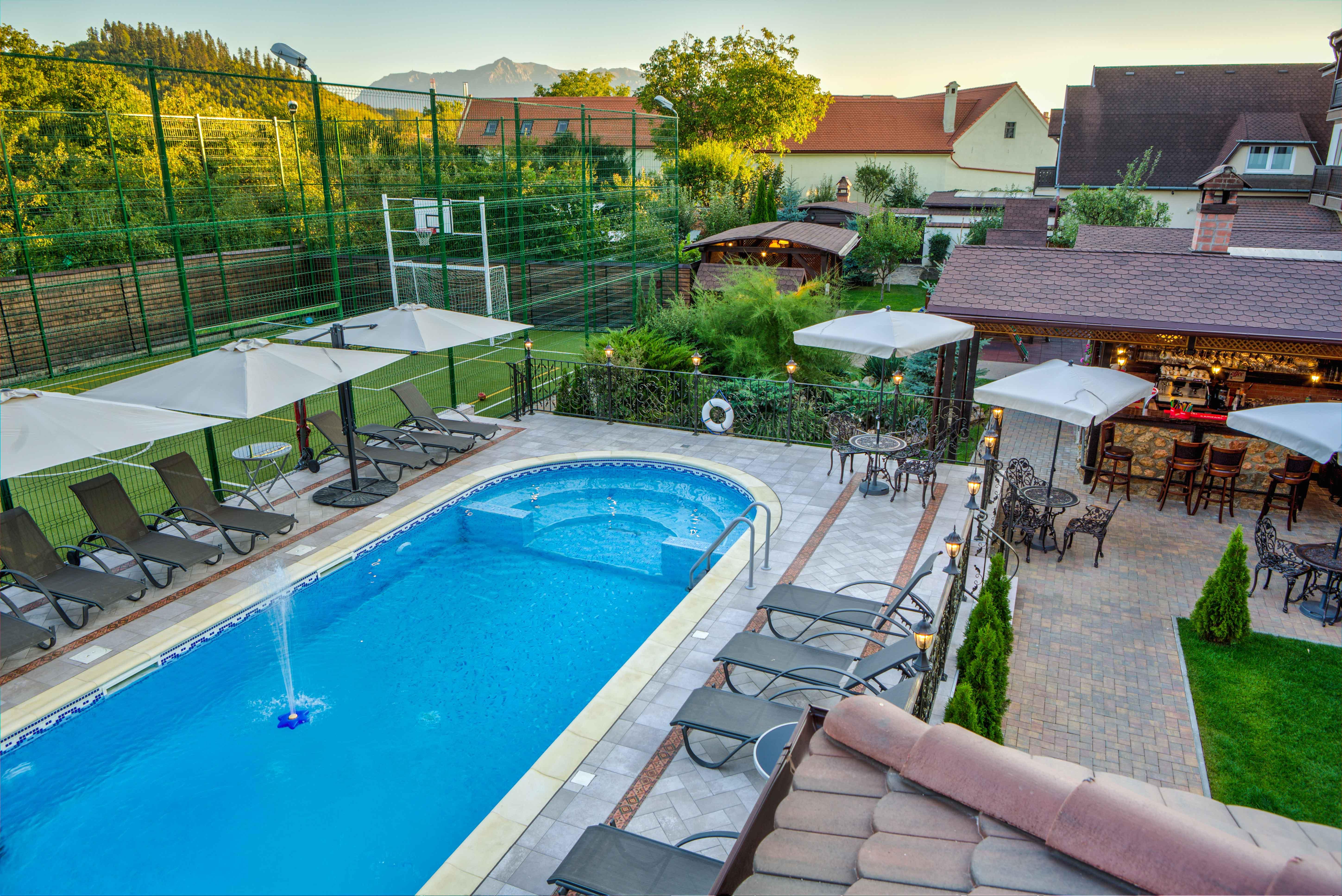 Conacul Ambient Hotel Кристиан Екстериор снимка