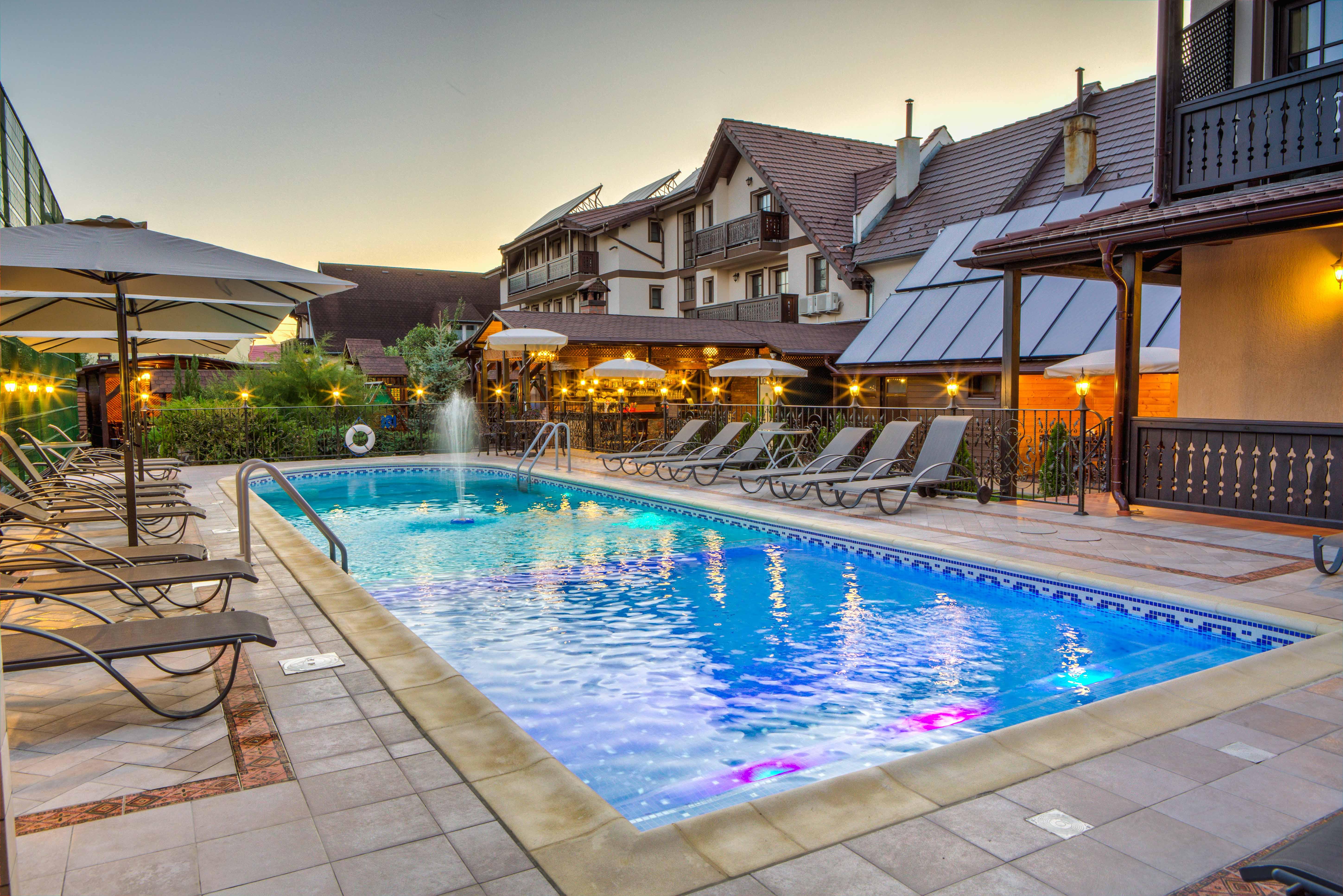 Conacul Ambient Hotel Кристиан Екстериор снимка