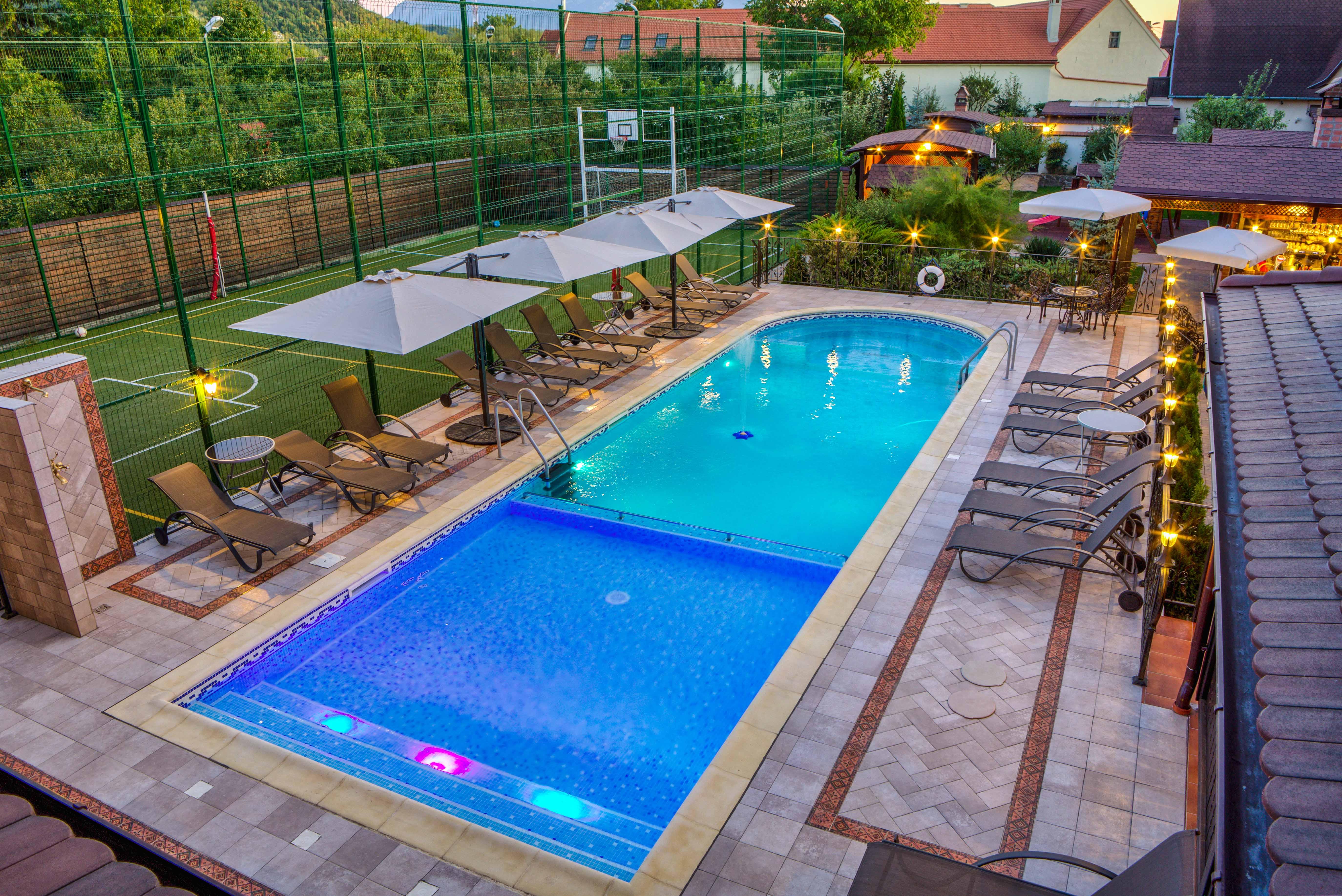 Conacul Ambient Hotel Кристиан Екстериор снимка