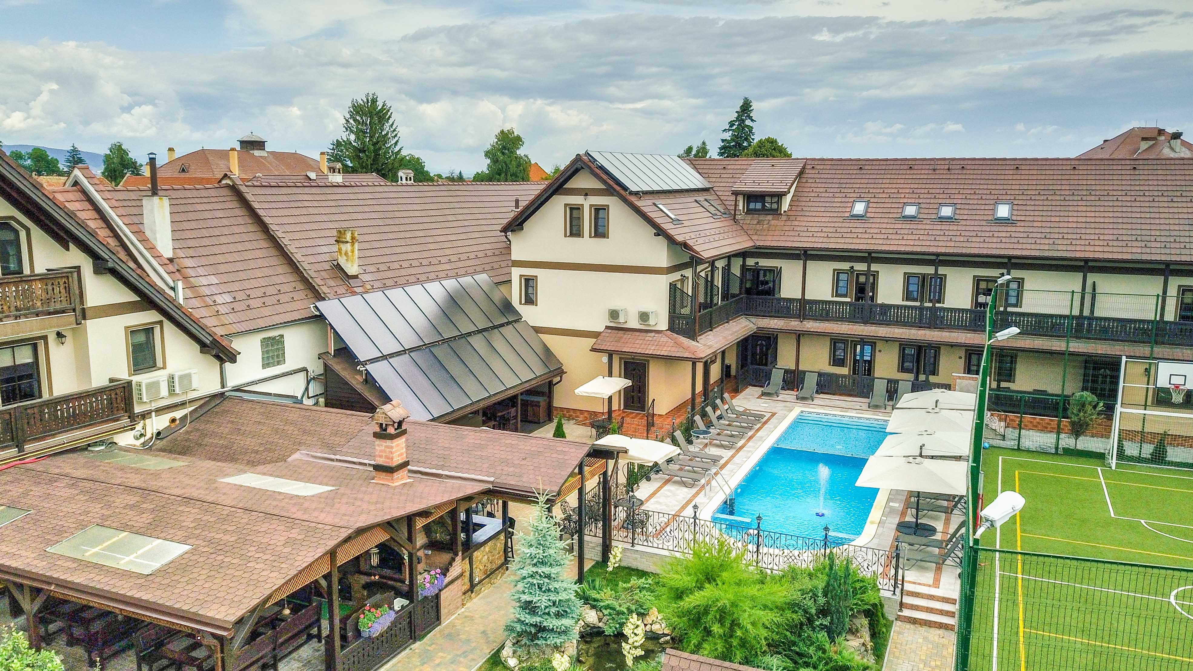 Conacul Ambient Hotel Кристиан Екстериор снимка